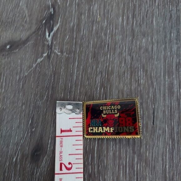 Chicago Bulls 1998 NBA Championship Stamp Pin - Picture 6 of 6